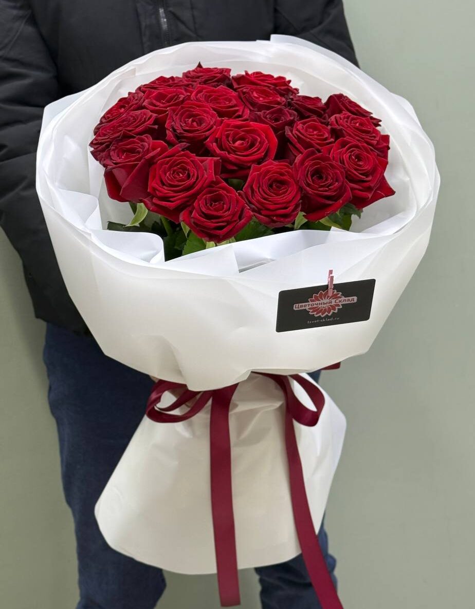 Букет из красных роз 21шт