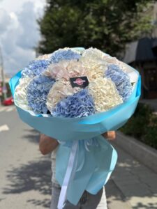 Букет из гортензий микс