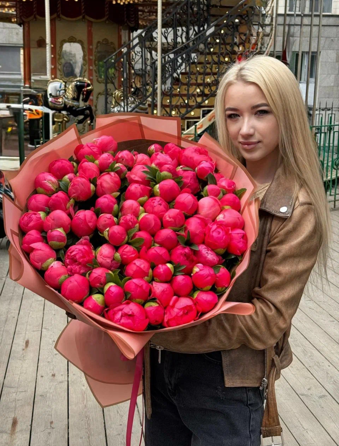 Букет из коралловых пионов 101шт