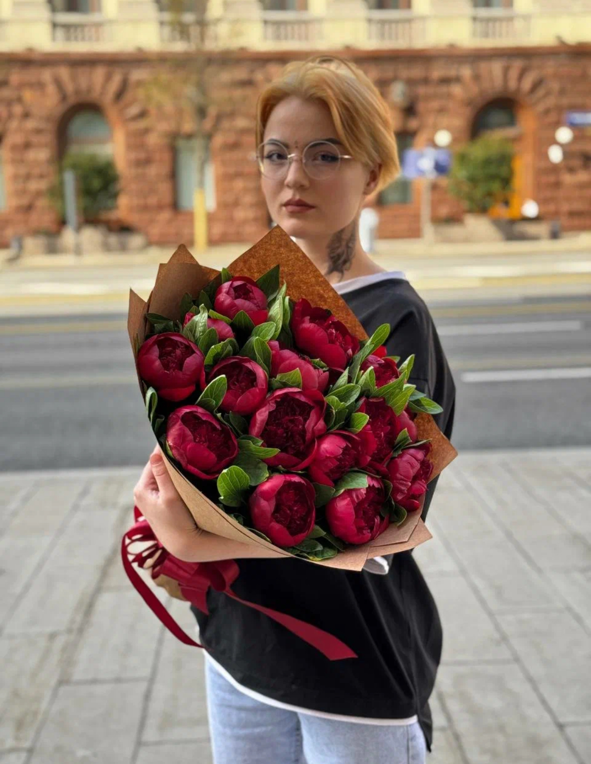 Букет из бордовых пионов 17шт