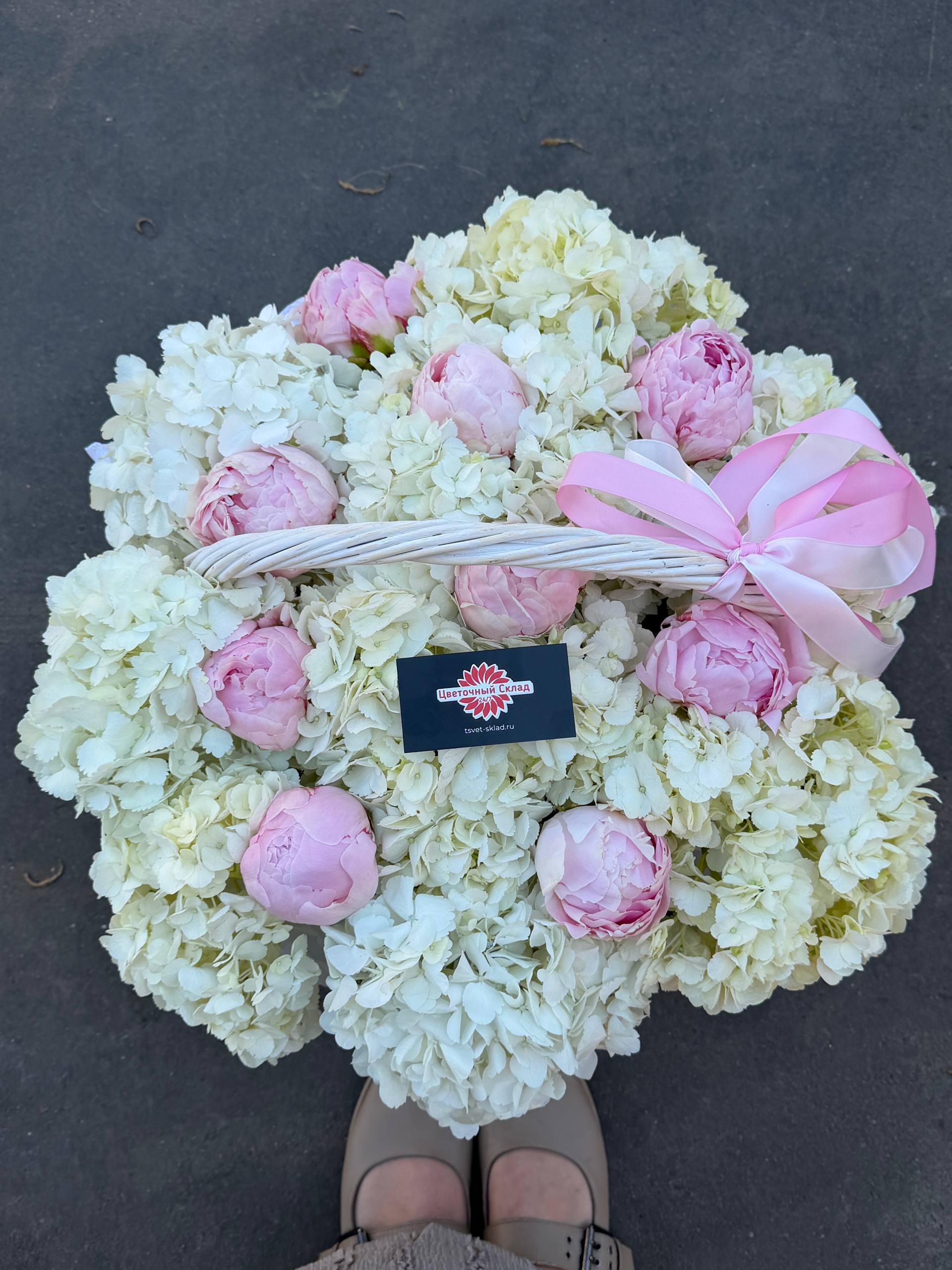 Корзина из гортензий с пионами 🌸