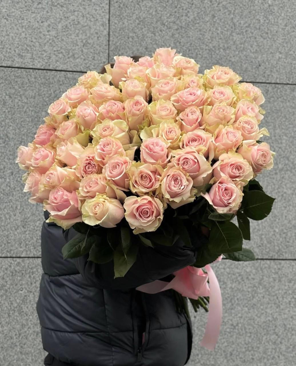 Букет из роз Pink Mondial 51шт